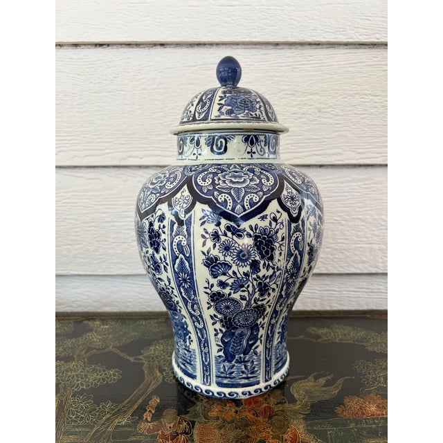 Vintage Large Delft Ginger Jar Vase Blue & White Floral Royal Sphinx Lidded Urn For Sale - Image 4 of 18