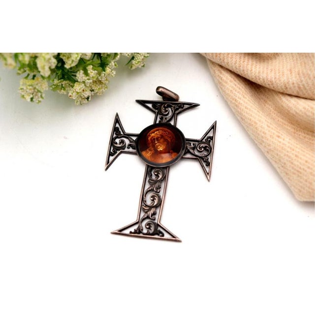 Vintage Silver Crucifix Pendant, in Worn conditions.