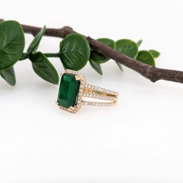 4.8ct Emerald Ring with Earth Mined Diamonds in Solid 14K Yellow Gold EM 12x9mm For Sale In Columbus - Image 6 of 10