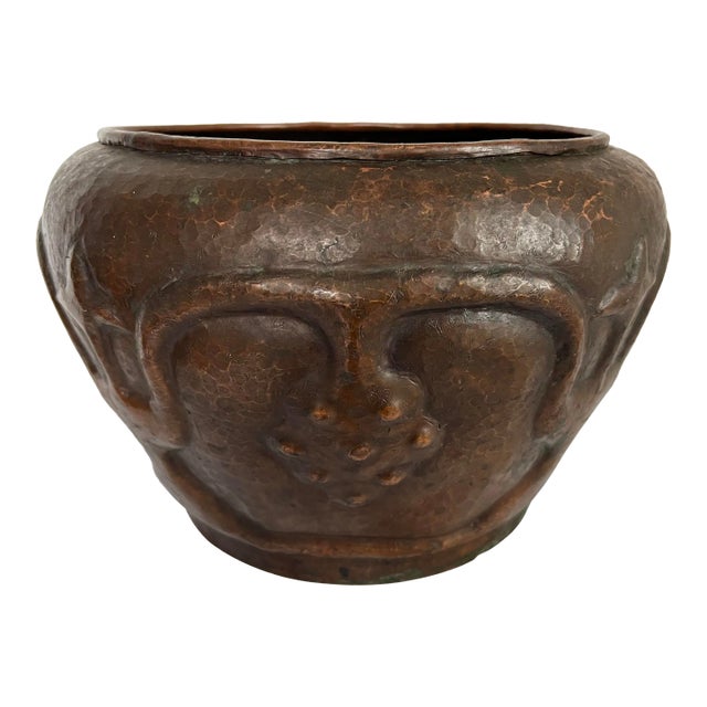 1910s Stickley Brothers #302 Hammered Copper Jardiniere For Sale