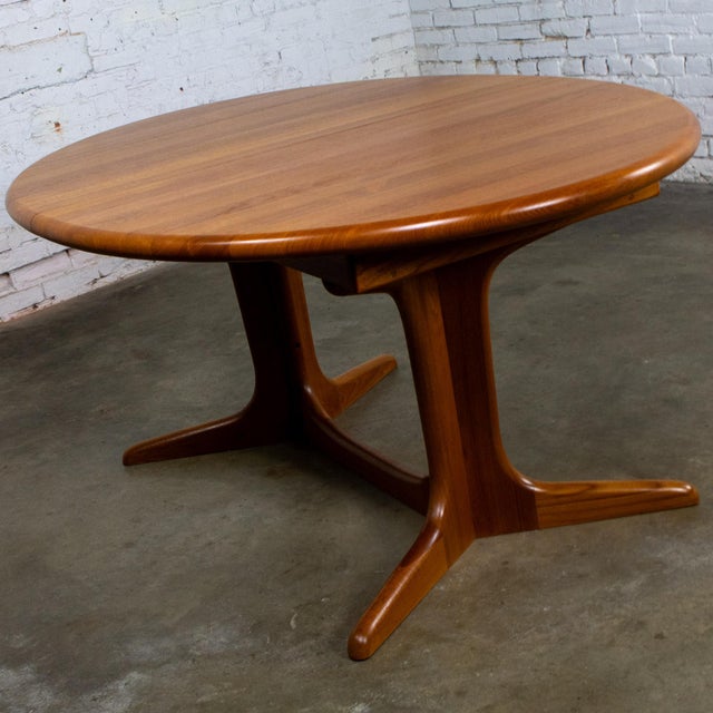 Wood Late 20th Century Scandinavian Modern Teak Dining Table Expanding Oval Attr. To Skovby Furniture For Sale - Image 7 of 18
