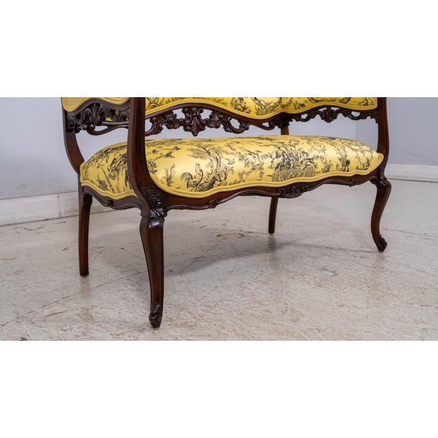 Antique French Louis XV Mahogany Window Bench Settee W. New Upholstery For Sale In Philadelphia - Image 6 of 18