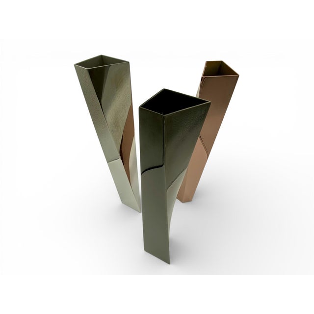 Sculptural Triptych Crevasse Vases by Zaha Hadid for Officina Alessi, 2005, Set of 3 For Sale - Image 4 of 15