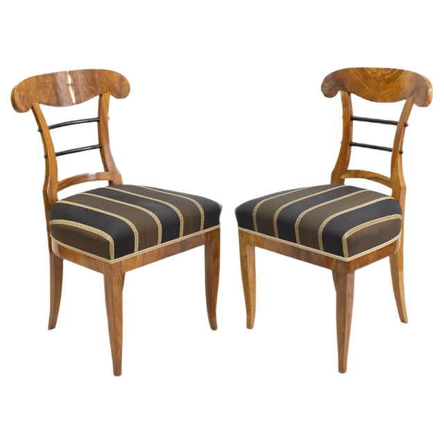 Set of 19th Century Biedermeier Walnut Shovel Chairs For Sale