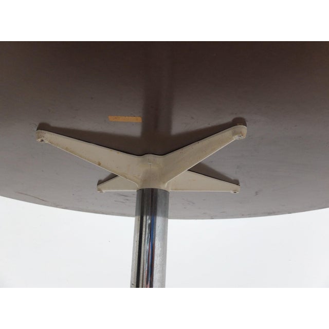 White Space Age Round Dining Table, 1970s For Sale - Image 8 of 16