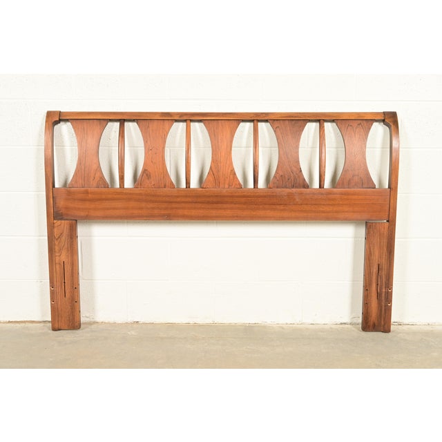 Kent Coffey Perspecta Mid-Century Modern Sculpted Walnut and Rosewood Queen Size Headboard, 1960s For Sale - Image 11 of 11
