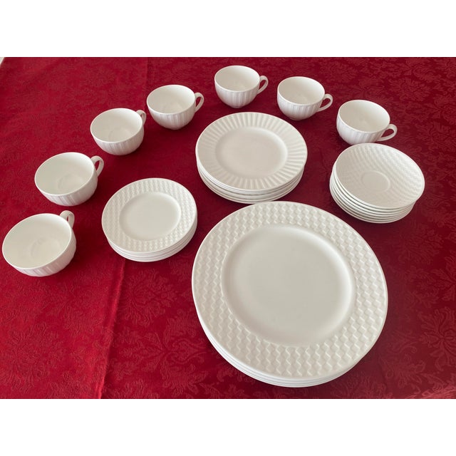Late 20th Century Wedgwood White Night and Day Bone China Seven 5 Piece Place Settings- 35 Pieces Classic Elegance Excellent Mint Condition For Sale - Image 9 of 12