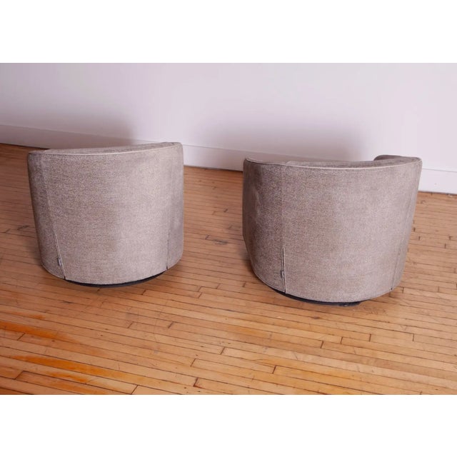 Italian Pair of Minotti "Portofino" Swivel Lounge Chairs, 2010s For Sale - Image 3 of 7