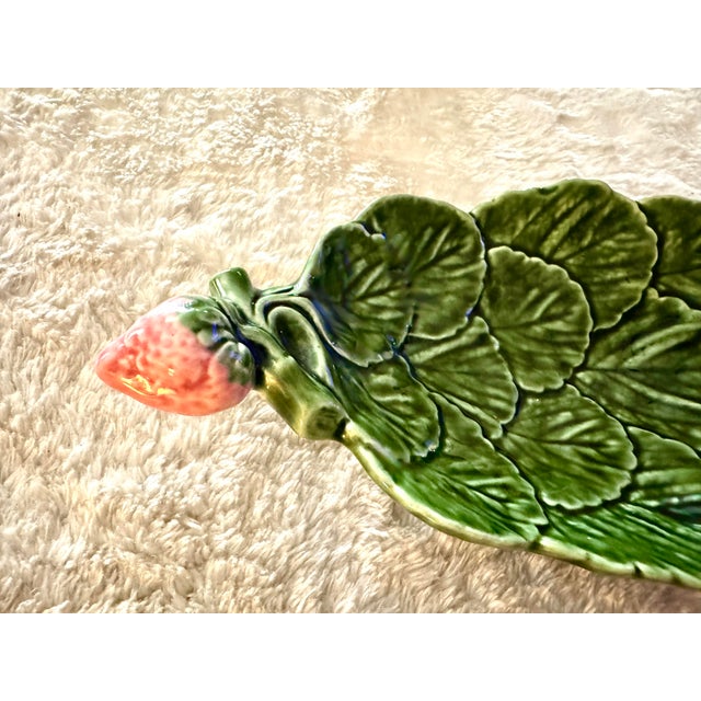 French Country Vintage Portuguese Majolica Style Strawberry Leaf Dish by Olfaire – French Country Green Glazed Ceramic Catchall For Sale - Image 3 of 10