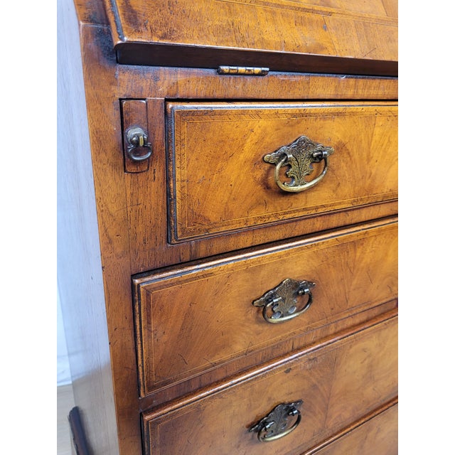 Edwardian Bureau Desk in Walnut, 1910 For Sale - Image 12 of 18