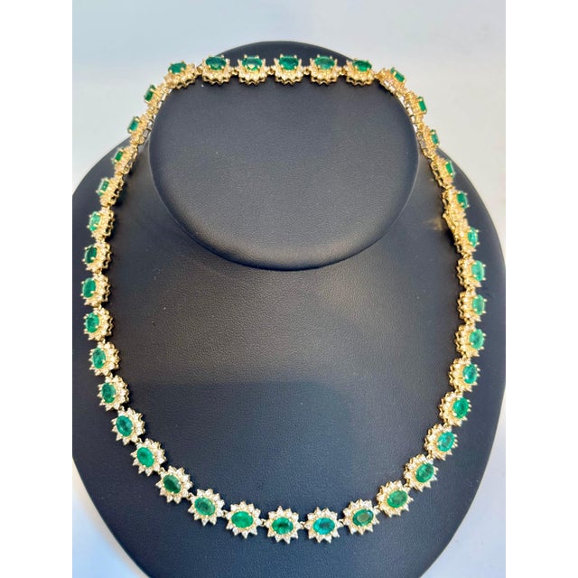 35 Ct Oval Shape Natural Zambian Emerald & 20 Carat Diamond Necklace , 17 Inch For Sale - Image 9 of 18