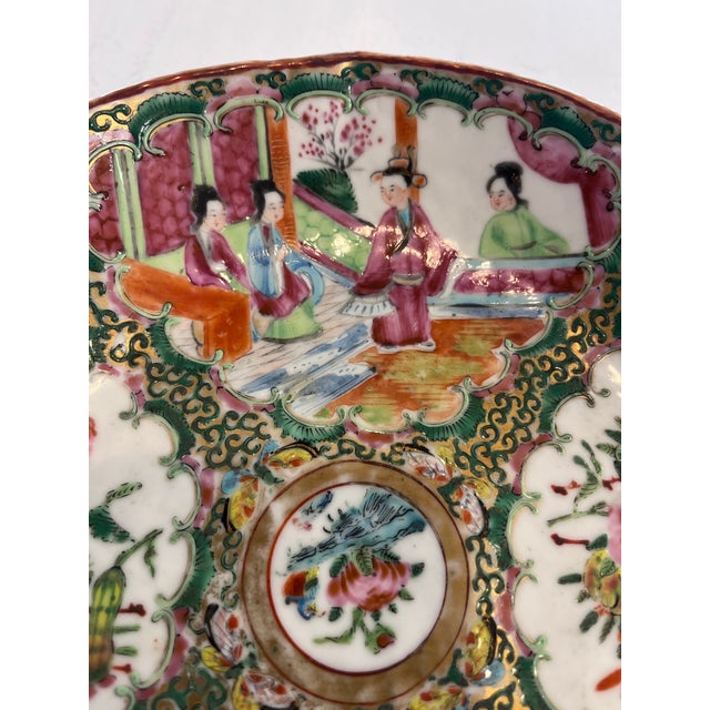 19th-Century Chinese Rose Medallion Porcelain Shrimp Dish For Sale In Philadelphia - Image 6 of 8