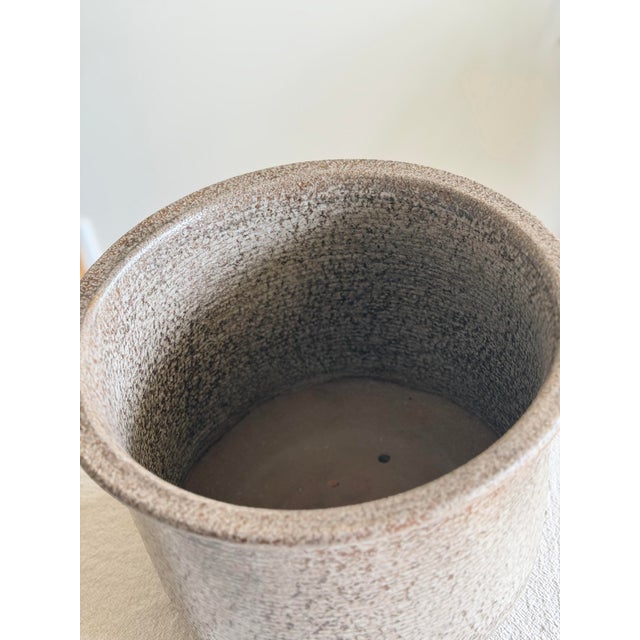Gemstone Rare Large 13” Flared Rim Vintage Gainey Ceramics Planter in Sandstone Lava Glaze, La Verne, California For Sale - Image 7 of 11