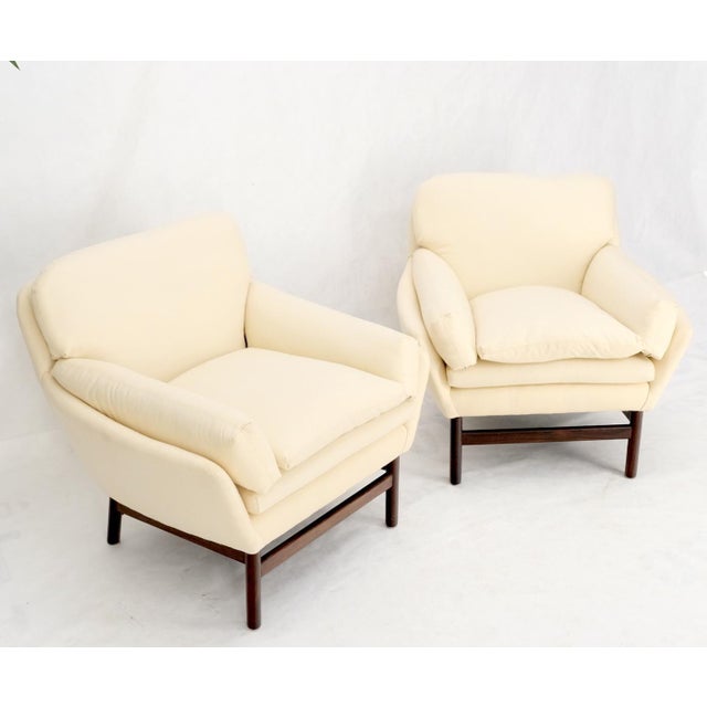 Solid Rosewood Dowel Shape Legs New Soft Wool Upholstery Danish Lounge Chairs For Sale - Image 14 of 17