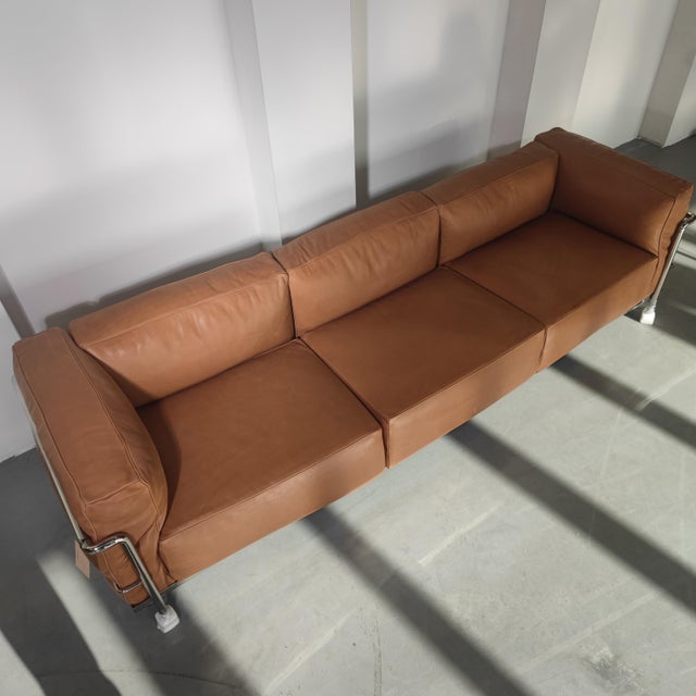 Early 21st Century Cognac LC3 3-Seater Sofa from Cassina, 2024 For Sale - Image 5 of 10