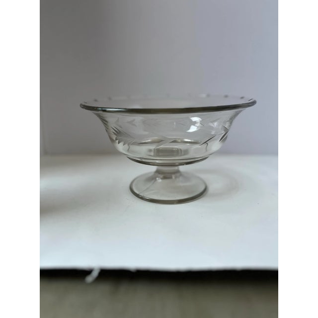 Traditional Vintage Etched Glass Footed Serving Bowl Ivy Detail Fostoria Style For Sale - Image 3 of 3