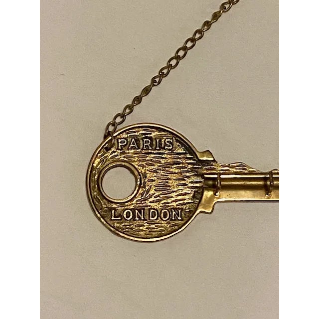 Vintage Brass Oversized Key Holder – Bold and Functional This 9.5" vintage brass key holder features an oversized design...