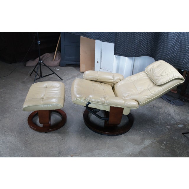 Ekornes ASA Vintage Stressless Leather Reclining Swivel Lounge Chairs & Ottoman Attributed to Ekornes For Sale - Image 4 of 14
