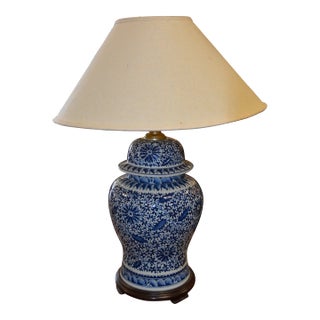 1960s European Large Blue & White Ceramic & Brass Oriental Ginger Jar Lamp Chinoiserie For Sale