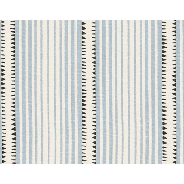 A narrow, gradient stripe with stippled accents, this printed Linen has a beautiful hand-drawn look. It's a stylish option...