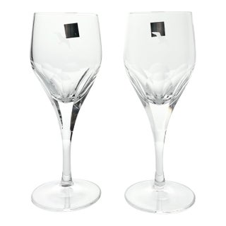 Hoya “Metaphor” Pair of Crystal Wine Glasses, Bird or Seagull Motif - a Pair For Sale