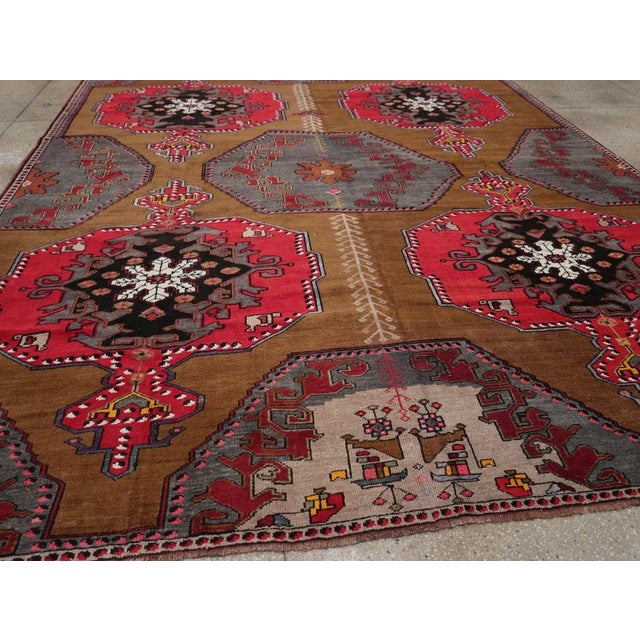Galerie Shabab Collection Mid-20th Century Turkish Anatolian Room Size Carpet For Sale In New York - Image 6 of 8