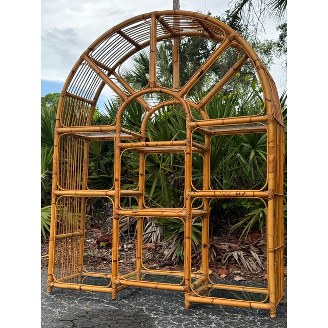 Coastal Vintage 1970s Arched Bamboo Étagère With Glass Shelves | Palm Beach Regency Coastal Bookcase For Sale - Image 3 of 11
