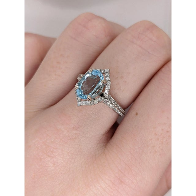 1.8ct Aquamarine Ring with Earth Mined Diamonds in Solid 14k Gold Oval 9x7mm For Sale In Columbus - Image 6 of 8