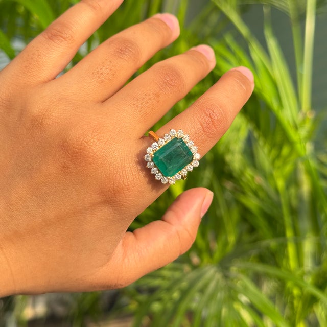 7.22Ct Zambian Emerald Halo Diamond Bridal Cocktail Ring Size 6.5 in 18k Solid Gold For Sale - Image 10 of 17
