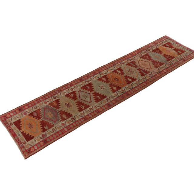 From Rug & Kilim Principal Josh Nazmiyal’s latest acquisitions, a distinguished vintage runner originating from Turkey...