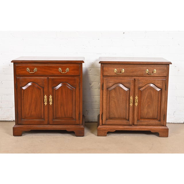 English Henkel Harris Georgian Solid Mahogany Nightstands, Pair For Sale - Image 3 of 12