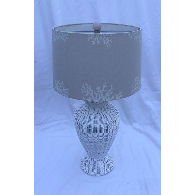 Late 20th Century Coastal Chic White Wicker Ginger Table Lamp For Sale In Palm Springs - Image 6 of 9