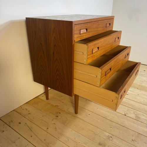 Vintage Teak Chest of Drawers with Four Drawers – Mid-Century Scandinavian Design