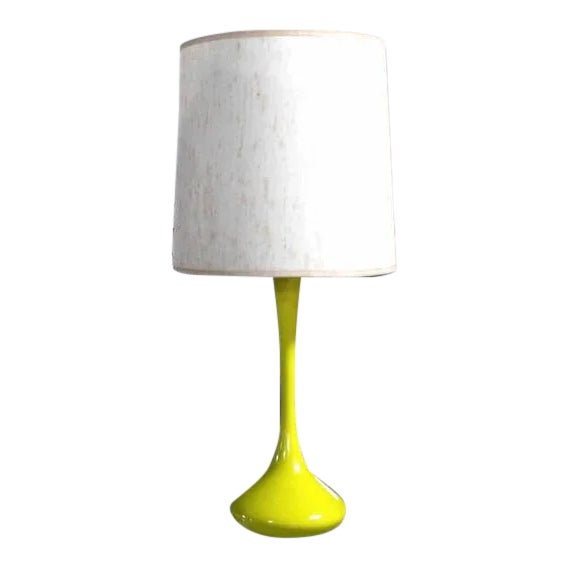 Nice yellow enamel Mid-Century Modern table lamp. Perfect for the living room area.