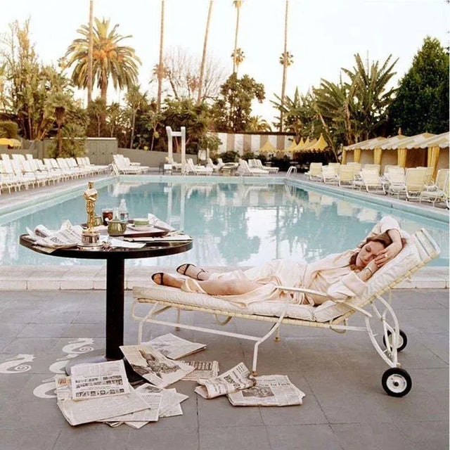 Terry O'Neill, Oscar Ennui, Faye Dunaway Reclining, 1977, Print, Framed For Sale - Image 4 of 4
