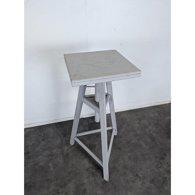 Tripod Sculptor's Stand in Grey Painted Wood with Rotating Top For Sale - Image 3 of 6