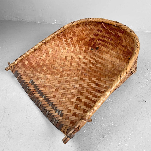 Wood Shōwa Japanese Furuimi Woven Harvest Basket, 1950s For Sale - Image 7 of 12