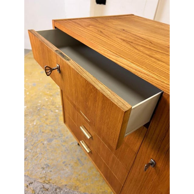 Type 605 Chest of Drawers on Hairpin Legs by Herbert Eilenberg for Hellerau For Sale - Image 6 of 11