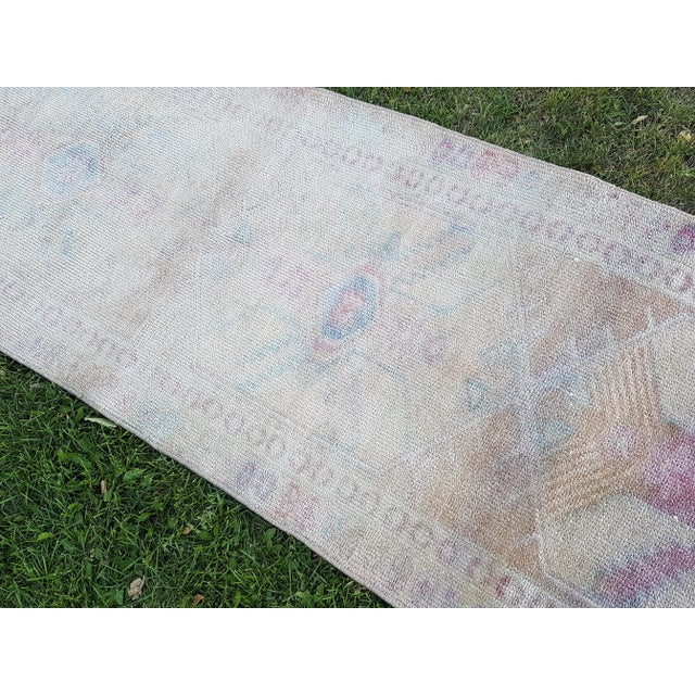 Textile Mid 20th Century Faded Vintage Herki Runner - Designer Carpet For Sale - Image 7 of 12