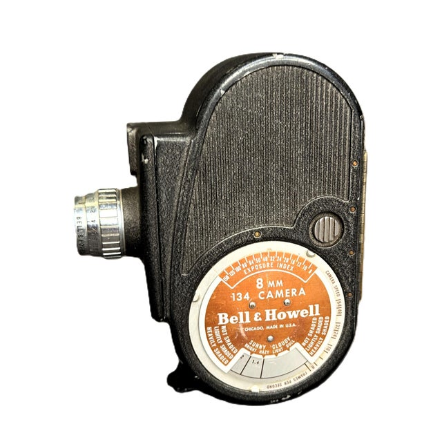 Art Deco 1930s Art Deco Bell & Howell Filmo 134-B 8mm Motion Picture Camera For Sale - Image 3 of 16