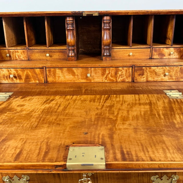 Wood 18th Century New England Chippendale Tiger Maple Slant-Front Desk, C. 1760–1780 For Sale - Image 7 of 18