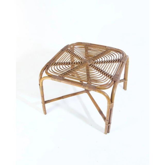 A square bamboo coffee table in the style of Franco Albini, Italy. The chairs are in very good condition and functions well.