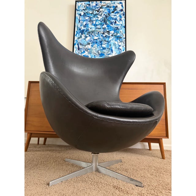 Mid-Century Modern Arne Jacobsen “Egg Chair” for Fritz Hansen — Original October 1969 Production, Early Non-Recline Model (Stamped & Labeled) For Sale - Image 3 of 8