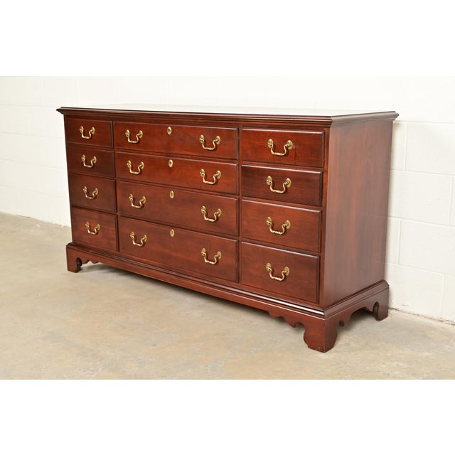 English Henkel Harris Style Georgian Solid Mahogany Twelve-Drawer Dresser For Sale - Image 3 of 14