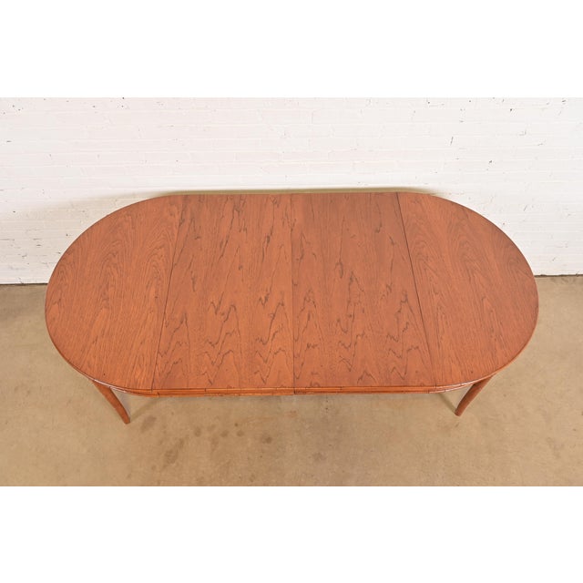 1970s Thomasville Mid-Century Hollywood Regency Chinoiserie Pecan Wood Extension Dining Table, Newly Refinished For Sale - Image 5 of 13