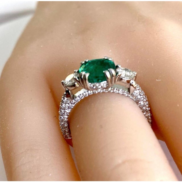 Gia Certified Colombian Emerald Diamond 2.85 Carat 18 Karat Gold Cocktail Ring, Size 6.5 For Sale In New York - Image 6 of 8