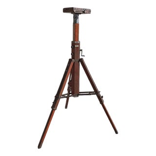 Optical Bench Rack and Pinion Column Easel from Fatif For Sale