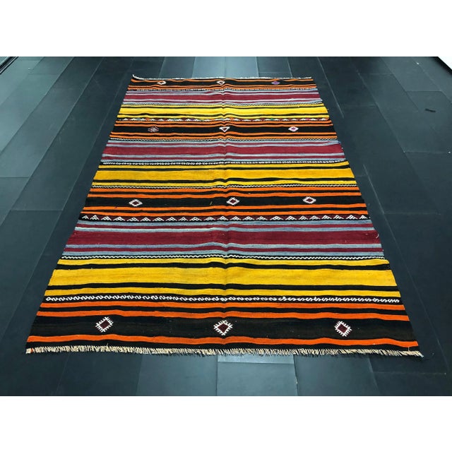 1960s Vintage Traditional Turkish Boho Kilim Rug- 5′4″ × 8′10″ For Sale - Image 11 of 11