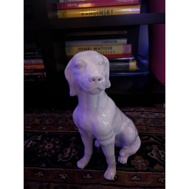 English 1980s White Hunting Dog Figurine From England For Sale - Image 3 of 7
