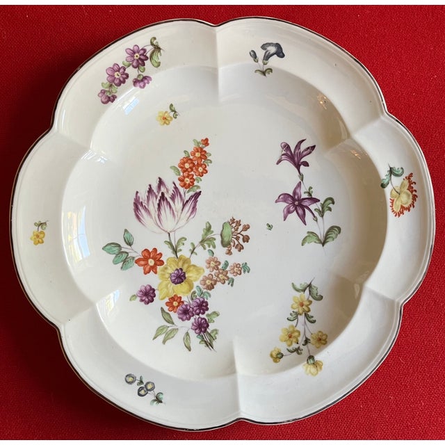 Antique 18th Century Vienna Porcelain Round Charger Platter With Floral Decoration For Sale - Image 11 of 12